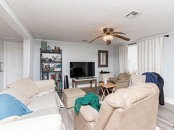 5th image of 6111 Bentley Dr