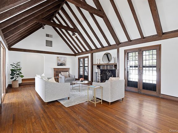 4th image of 2 Springdale Road