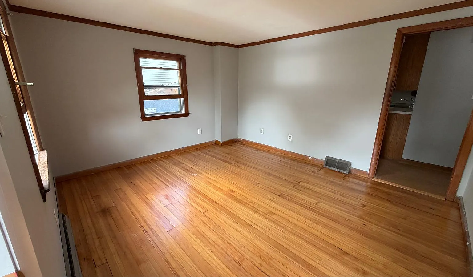4 bed, 1.5 bath, 1392 sqft, $2,999 — Photo 3