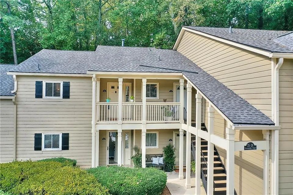 1st image of 26 Springhedge Ct SE #1