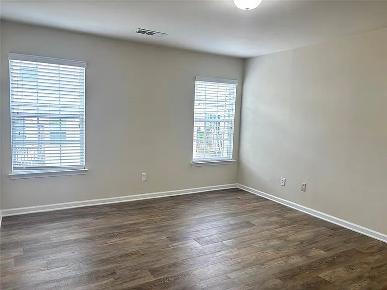 2215 Landing Walk Dr — Photo 10