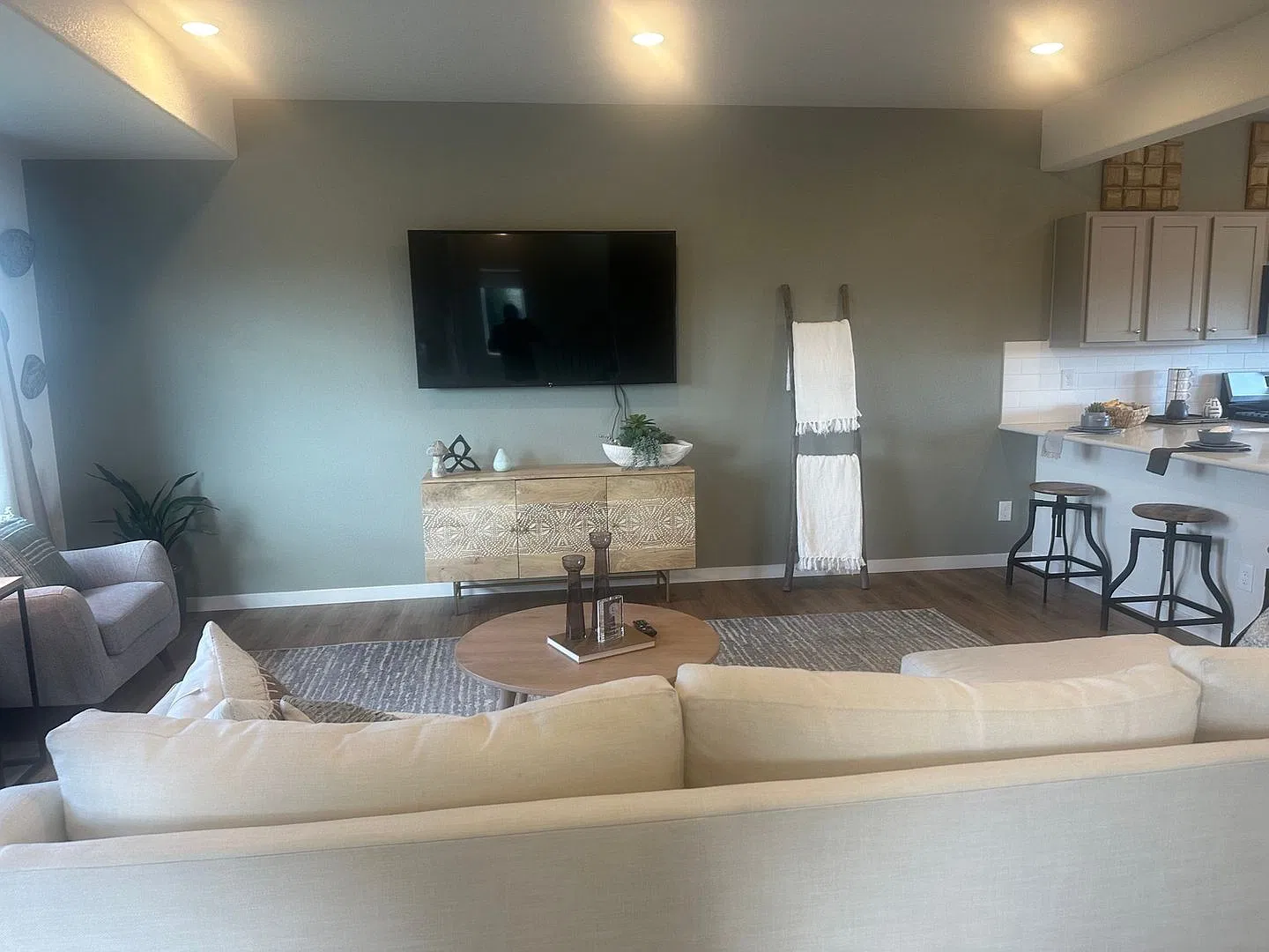 Charming 3BR House in Colorado Springs — Photo 4