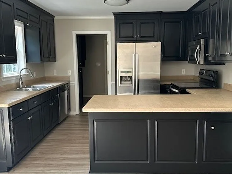 305 Towbridge Ln — Photo 8