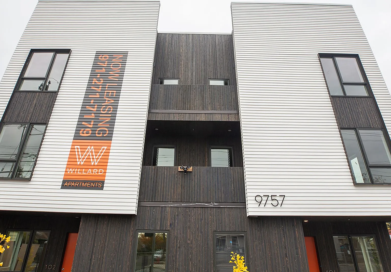 New Modern luxury living on the eastside — Photo 3