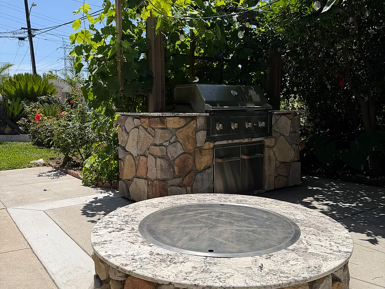 Hayter Ave — Photo 3