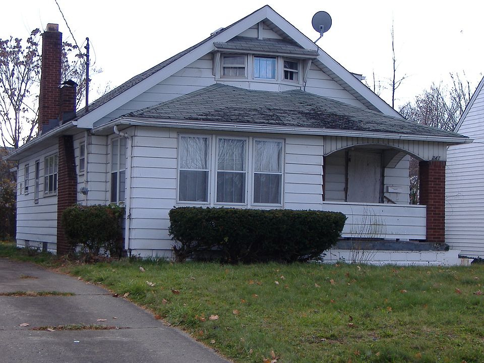 2nd image of 241 E Ravenwood Ave