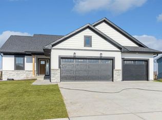 1103 Heritage Trl, Solon, IA 52333