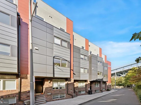 152 N Front St, Philadelphia, PA 19106