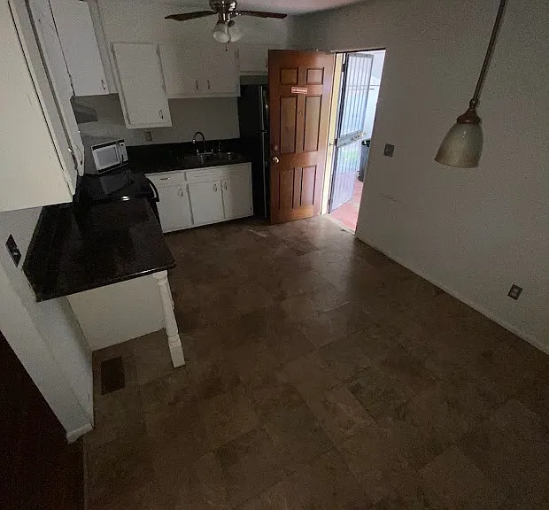 1681 18th Pl SW — Photo 3