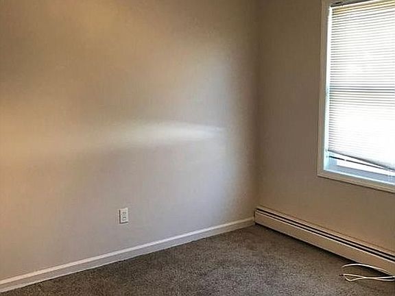 5th image of 23 Knight St #8458260140