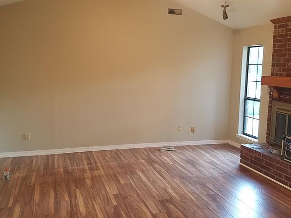 5th image of 1246 S Emily Dr