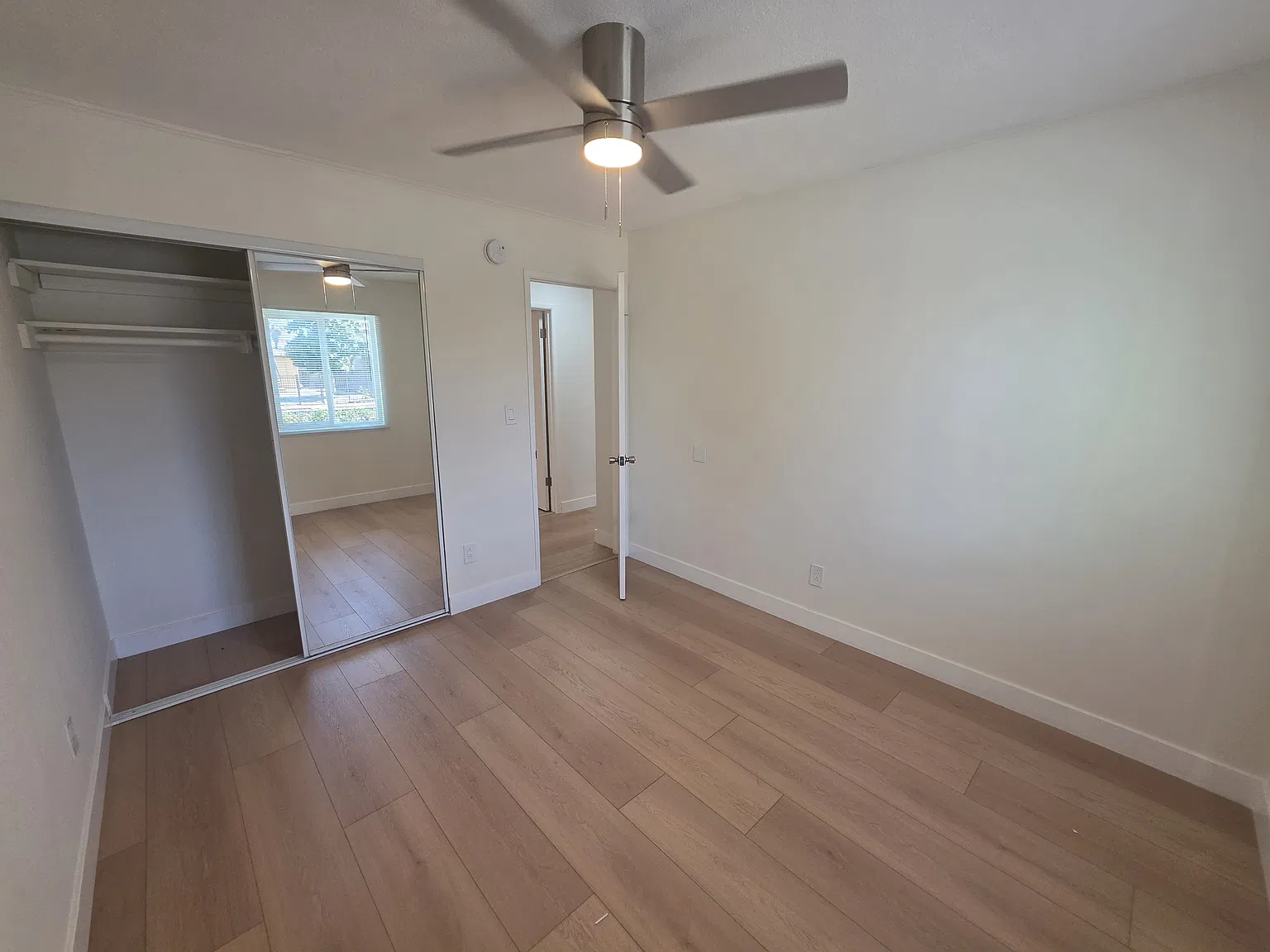 3 bed, 1.5 bath, 900 sqft, $2,600 — Photo 4
