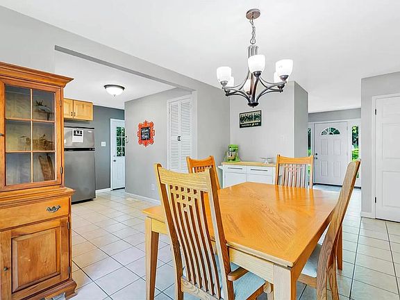 3rd image of 1235 Momarte Ln