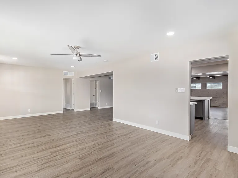 2136 W Village Dr — Photo 9