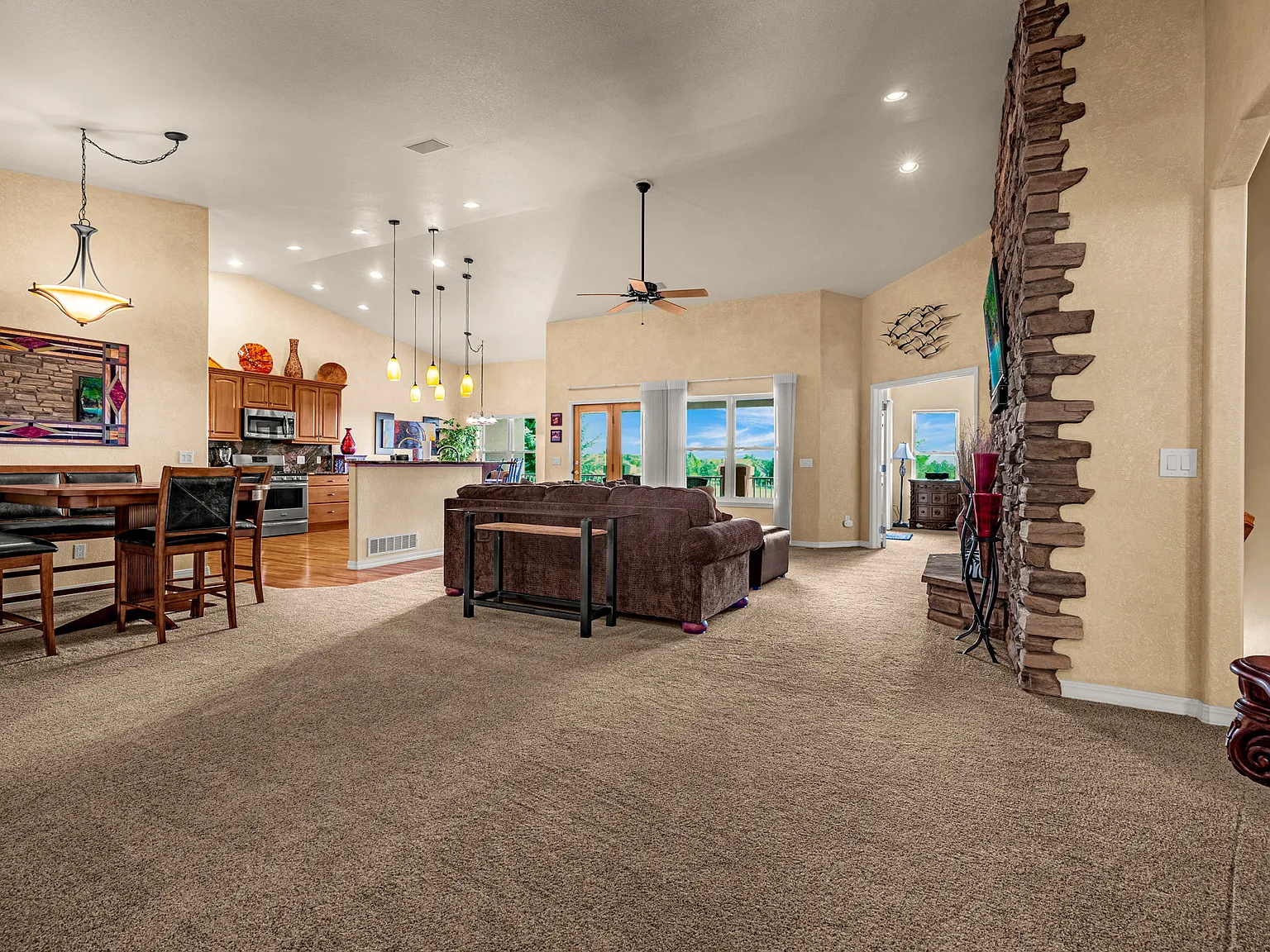 Eagle Villa Grv, Colorado Springs — Photo 4