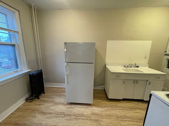 5th image of 216 S Mulanix St #202