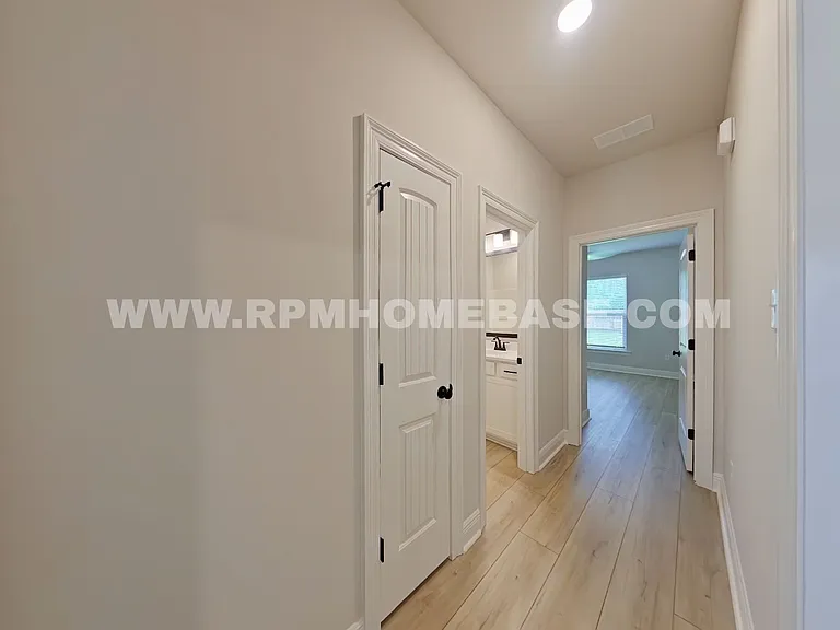 2700 Louise Dr — Photo 15