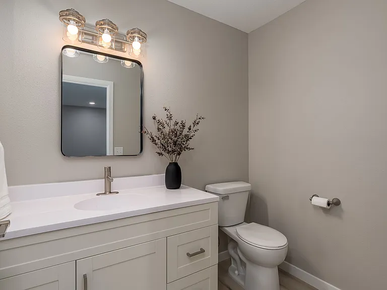 Main floor 1/2 bath.