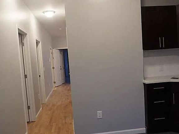 4th image of 37 Chelsea Ave #2
