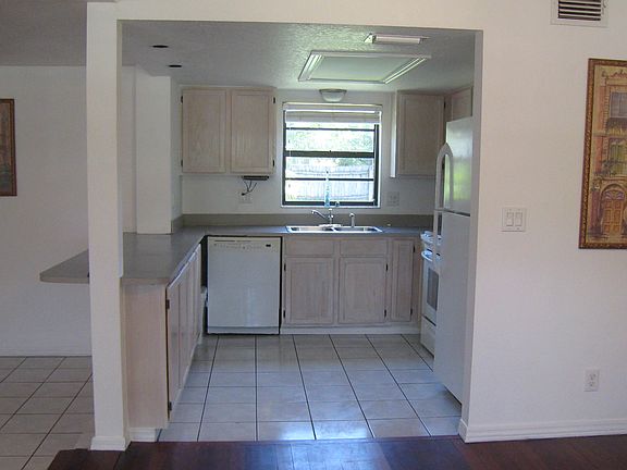 5th image of 1791 Sandalwood Dr