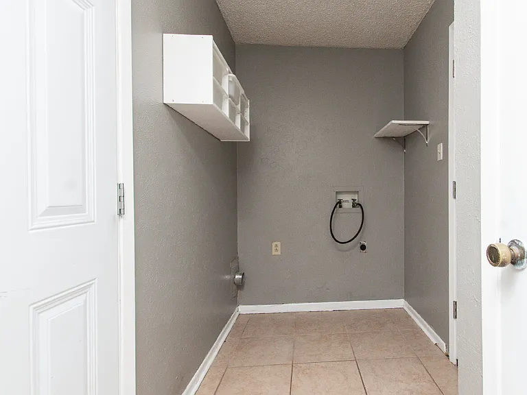 1520 McCarthy Ave — Photo 6