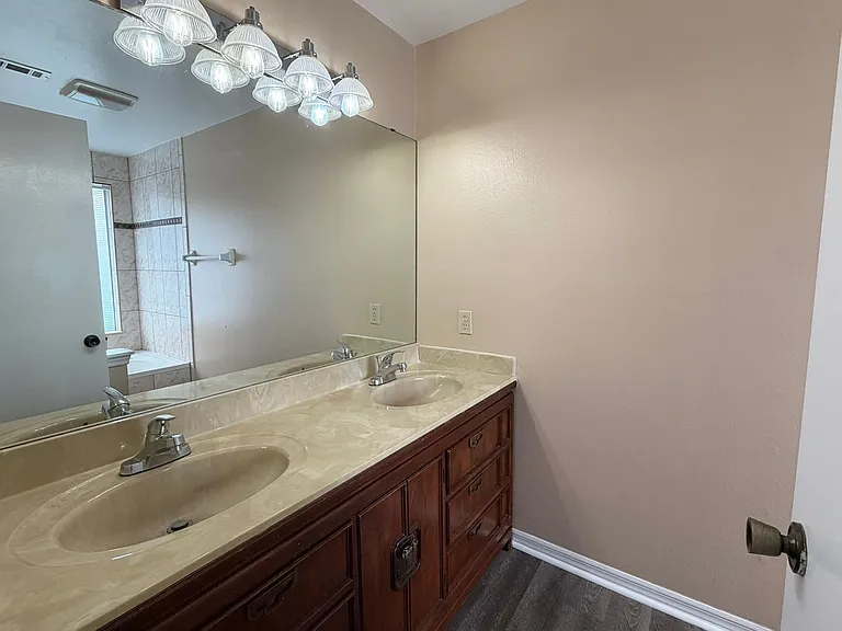 625 Remington Oak Dr — Photo 13