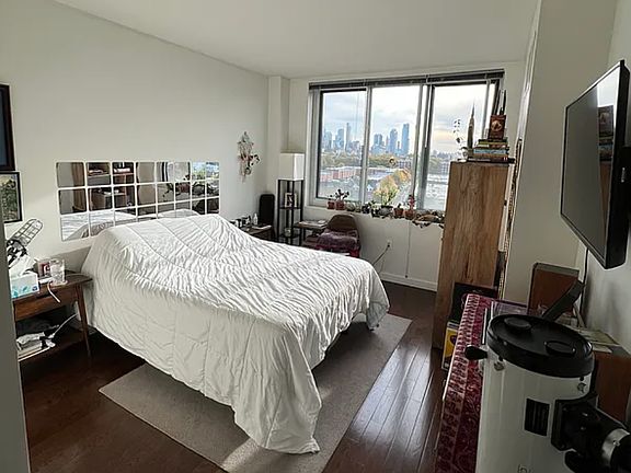 5th image of 12-15 Broadway #808