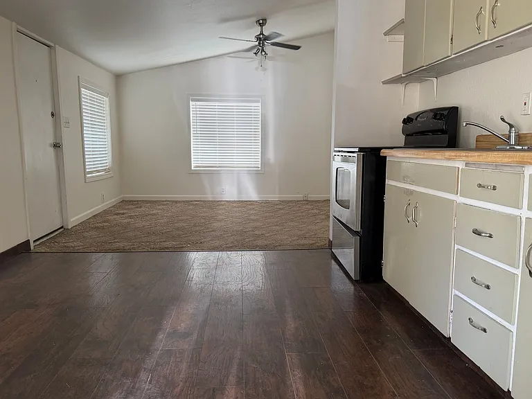 2032 NE Oswego Ave — Photo 3
