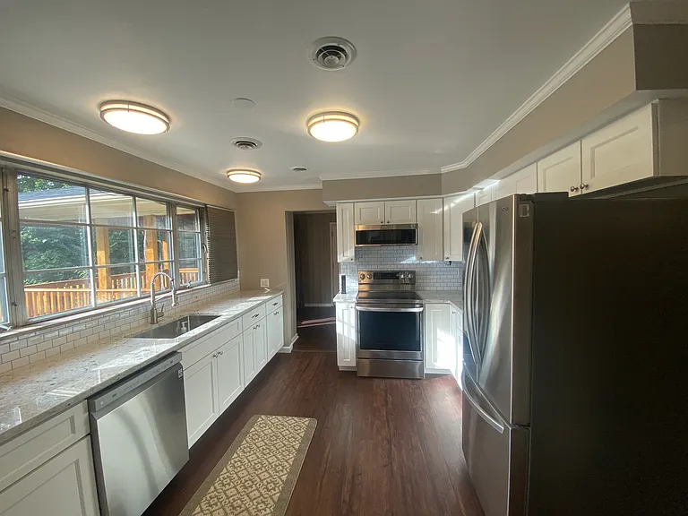 1505 S James Rd — Photo 3