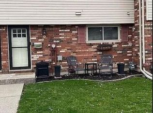 357 W Dahlgren Dr, Crown Pt, IN 46307