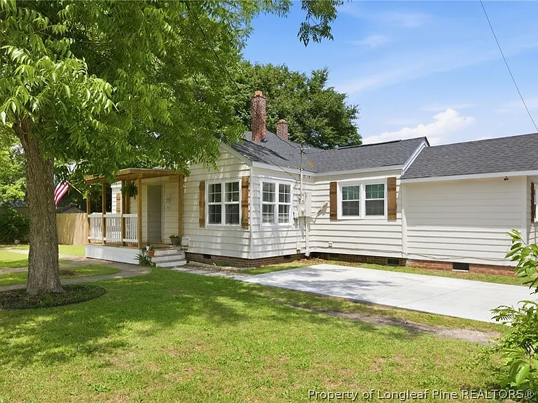 202 N Jackson St — Photo 5