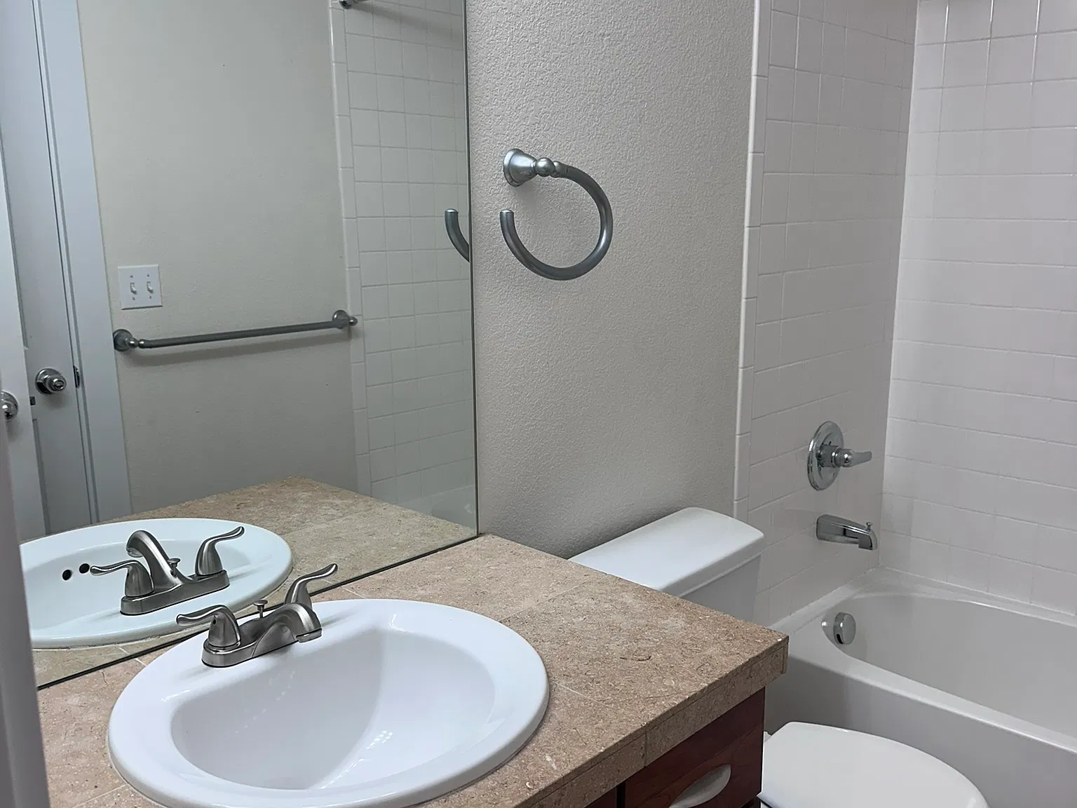 2 bed, 1058 sqft, $2,350 — Photo 4