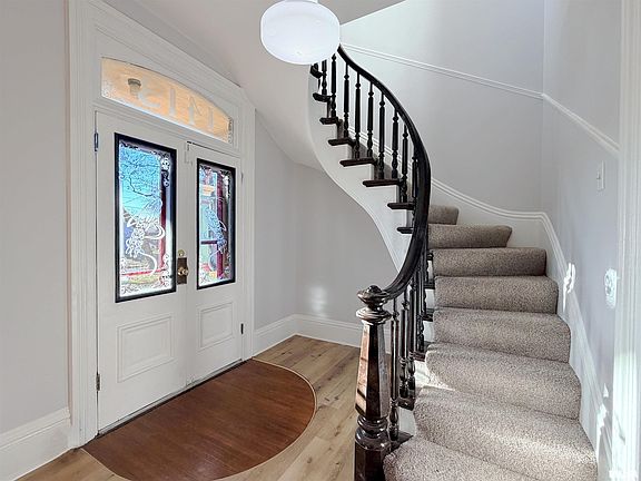 3rd image of 1413 NE Madison Ave