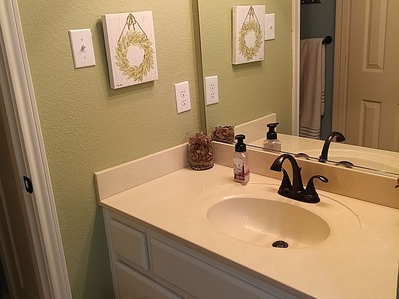 Ensuite Private Vanity