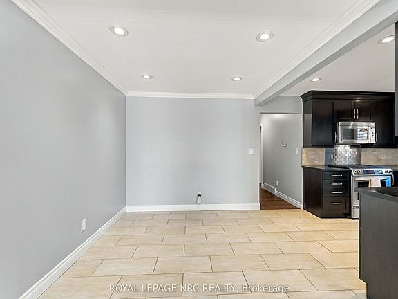 3rd image of 7689 Trackview St