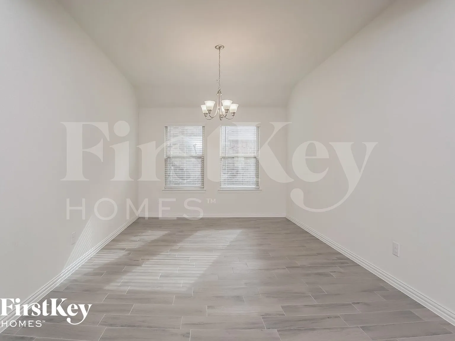 4 bed, 2.0 bath, 2000 sqft, $2,185 — Photo 3