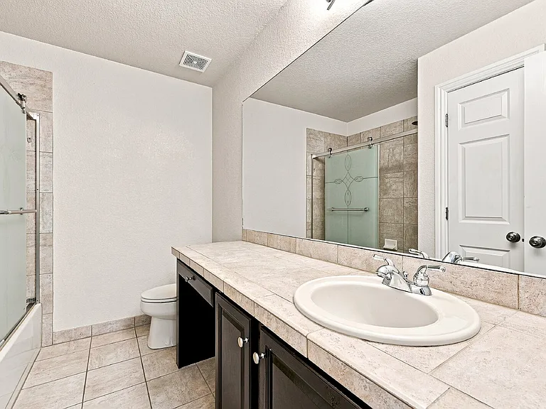 2425 Vanreen Dr — Photo 39