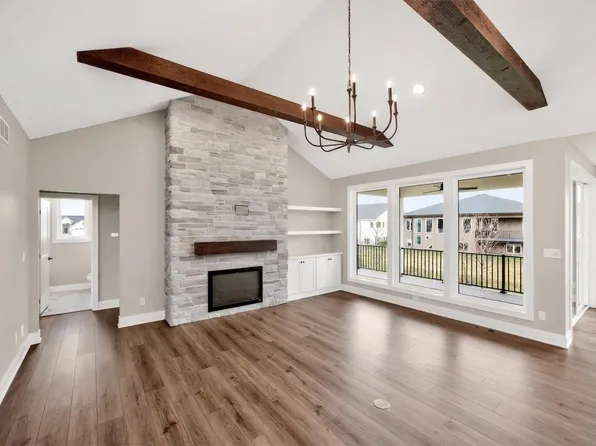 4640 Centennial Blvd, Urbandale, IA 50323