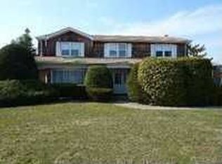 15 Sexton Dr, West Islip, NY 11795