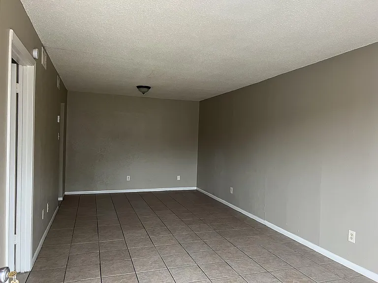 1012 Wells Cir — Photo 4