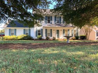 8997 Stamford Club Ct, Rural Hall, NC 27045