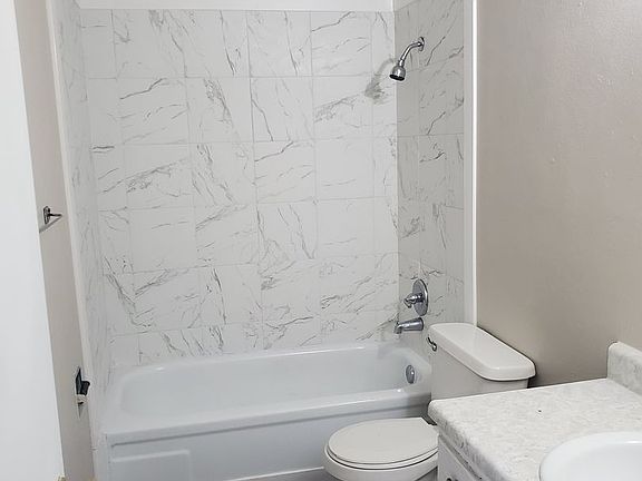 5th image of 636 W 63rd St #5