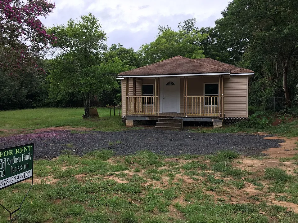 145 Circle Dr