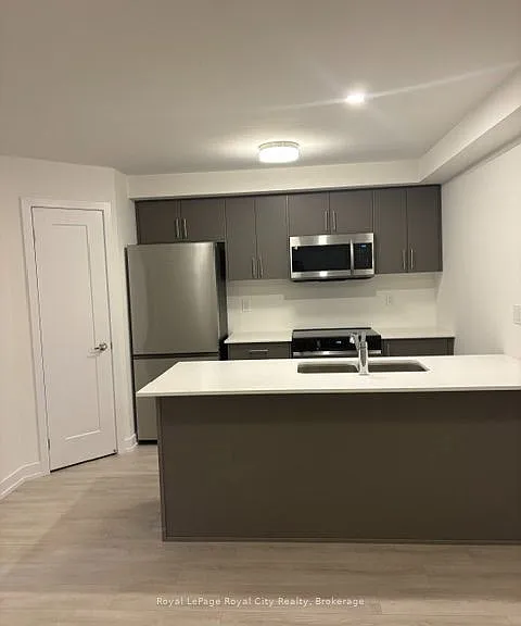 42 Lowes Rd W — Photo 2
