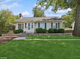 369 E Illinois Rd, Lake Forest, IL 60045