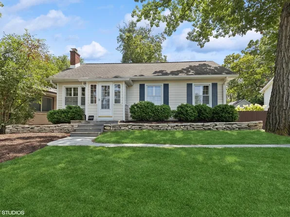 369 E Illinois Rd, Lake Forest, IL 60045
