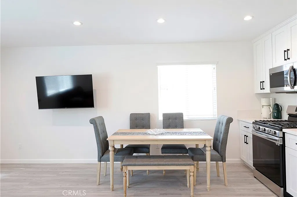 3 bed, 1200 sqft, $4,000 — Photo 3