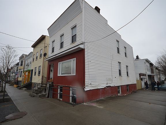 2nd image of 169 Quail St