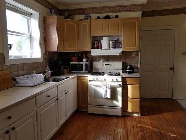 1st image of 105 Gaston Ave #2