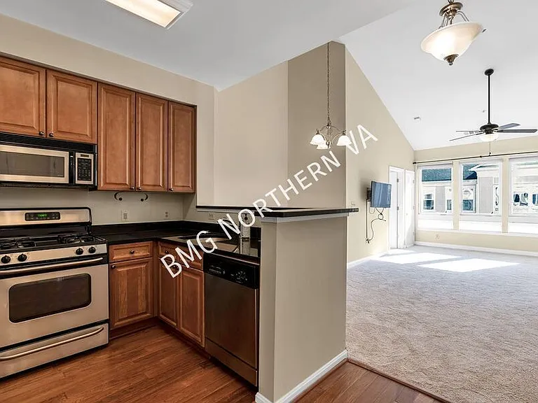 801 Greenbrier St #422 — Photo 13